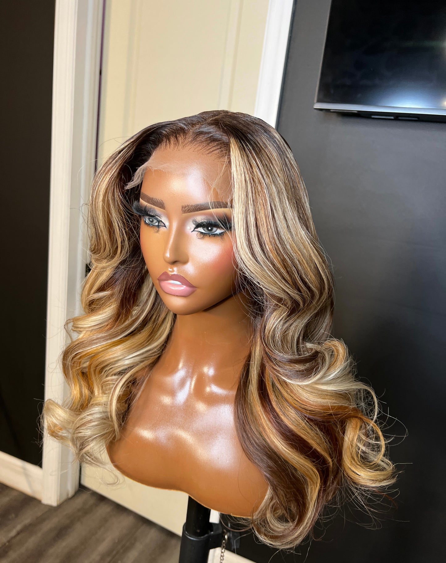 Swirl Highlight Wig